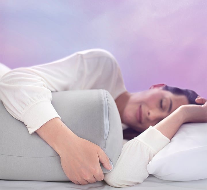 How to Sleep with a Pregnancy Pillow